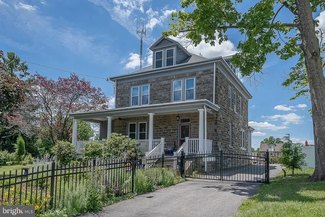 $2,995 | 7350 Ridge Avenue, Unit 2, Philadelphia, PA 19128