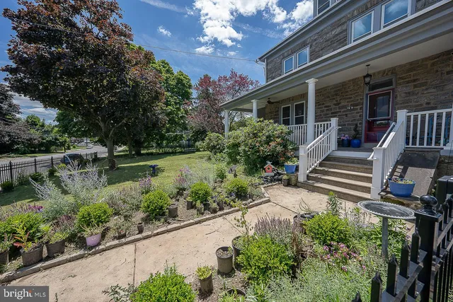 $2,995 | 7350 Ridge Avenue, Unit 2, Philadelphia, PA 19128