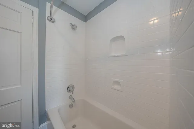 $2,995 | 7350 Ridge Avenue, Unit 2, Philadelphia, PA 19128