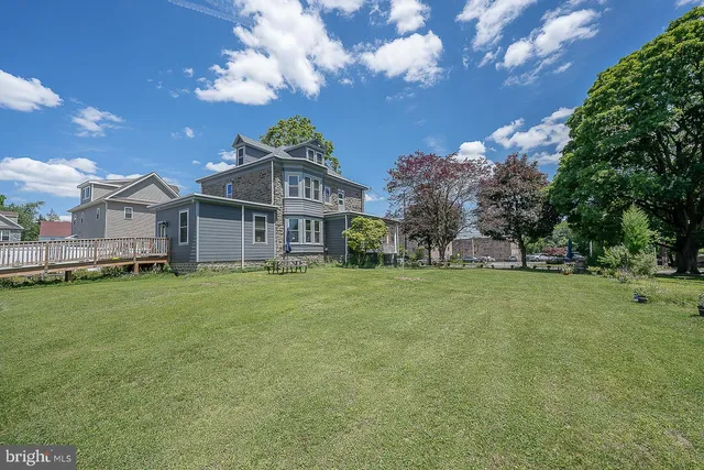 $2,995 | 7350 Ridge Avenue, Unit 2, Philadelphia, PA 19128