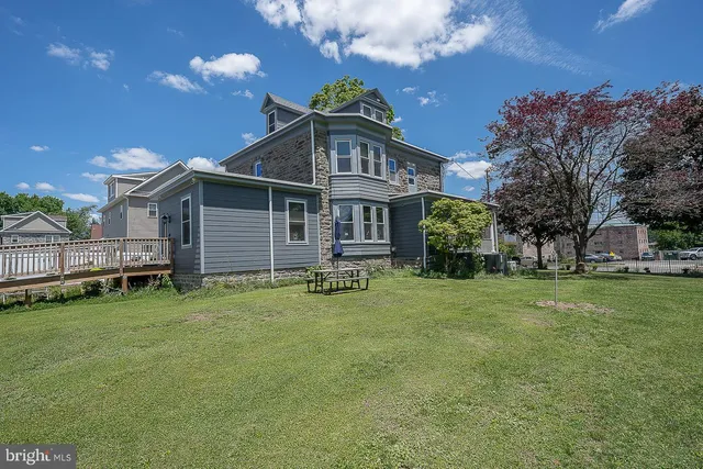 $2,995 | 7350 Ridge Avenue, Unit 2, Philadelphia, PA 19128