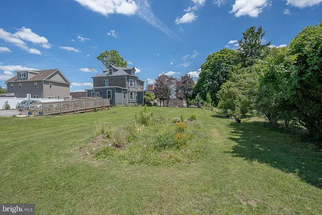 $2,995 | 7350 Ridge Avenue, Unit 2, Philadelphia, PA 19128