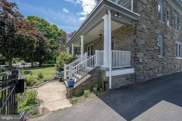 $2,995 | 7350 Ridge Avenue, Unit 2, Philadelphia, PA 19128