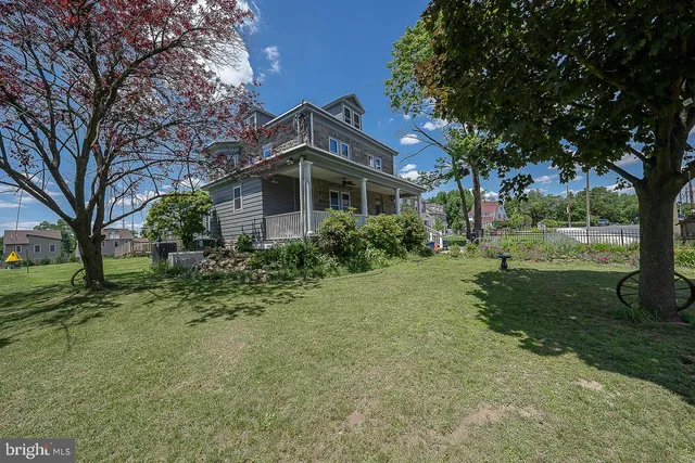 $2,995 | 7350 Ridge Avenue, Unit 2, Philadelphia, PA 19128