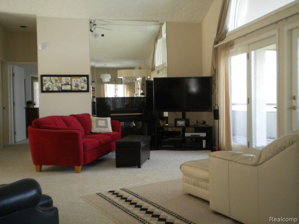 7593 Dean Road Fenton, MI 48430 - Photo 4 of 8 DSCN1627.JPG