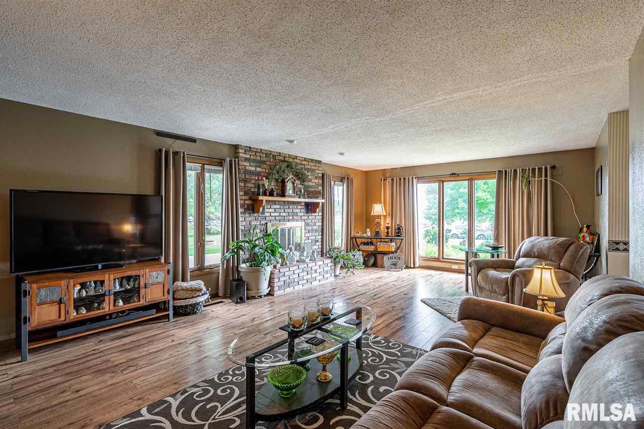 300 Fair Court Bennett, IA 52721 - Photo 7 of 17 Gallery Image 7