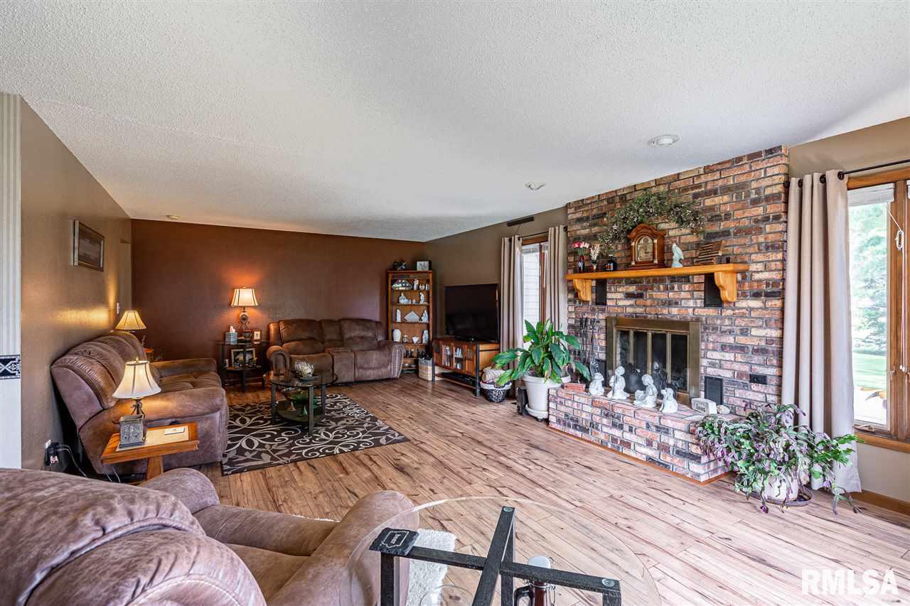 300 Fair Court Bennett, IA 52721 - Photo 8 of 17 Gallery Image 8