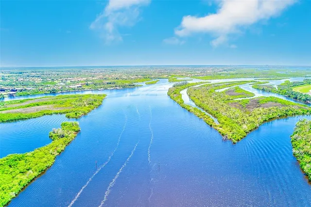 a view of an outdoor space