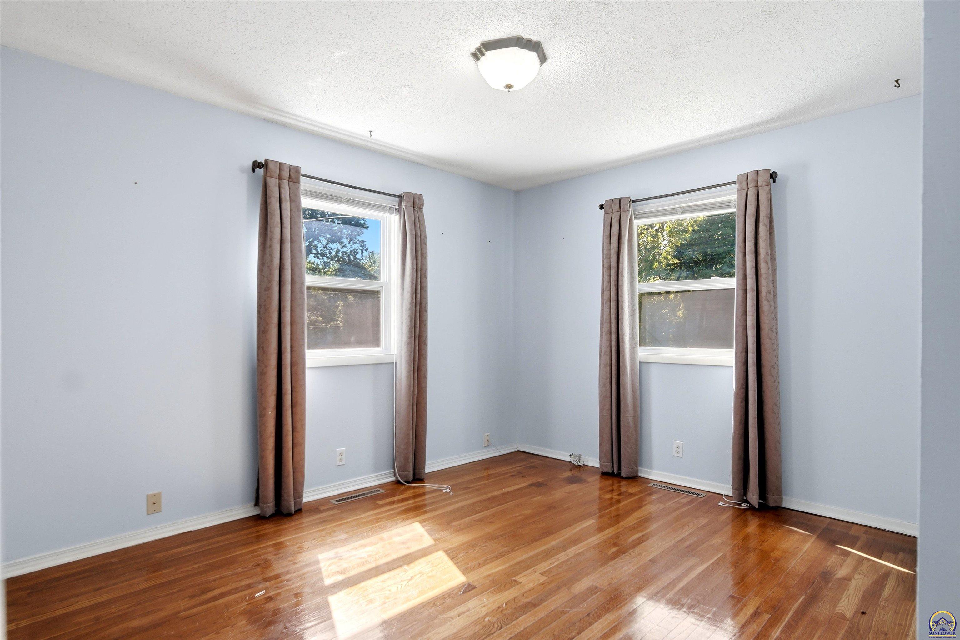 4751 Southwest 17th Terrace Topeka, KS 66604 - Photo 11 of 23