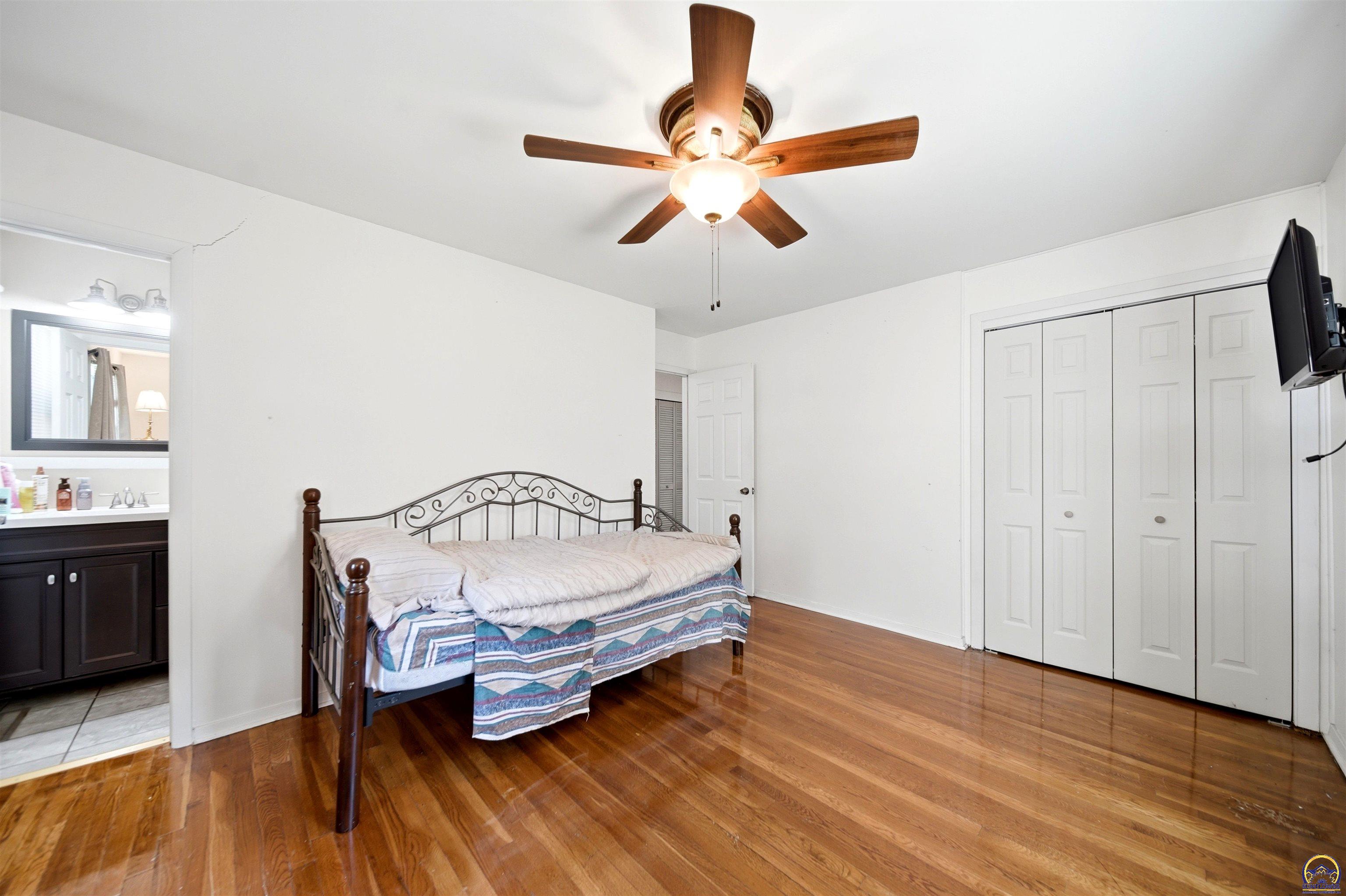 4751 Southwest 17th Terrace Topeka, KS 66604 - Photo 16 of 23