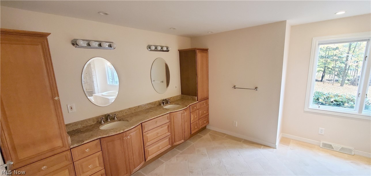 2830 Lander Road Cleveland, OH 44124 - Photo 16 of 20