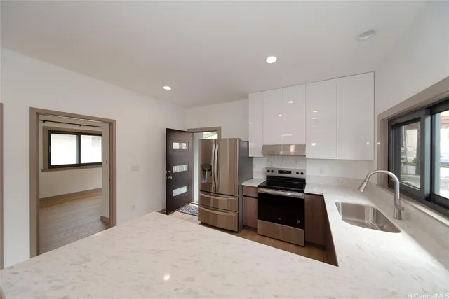 $3,200 | 2056 10th Avenue, Honolulu, HI 96816