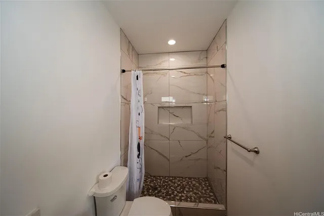 $3,200 | 2056 10th Avenue, Honolulu, HI 96816