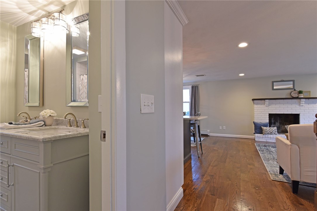 72 North Cobble Hill Road Warwick, RI 02886 - Photo 3 of 32