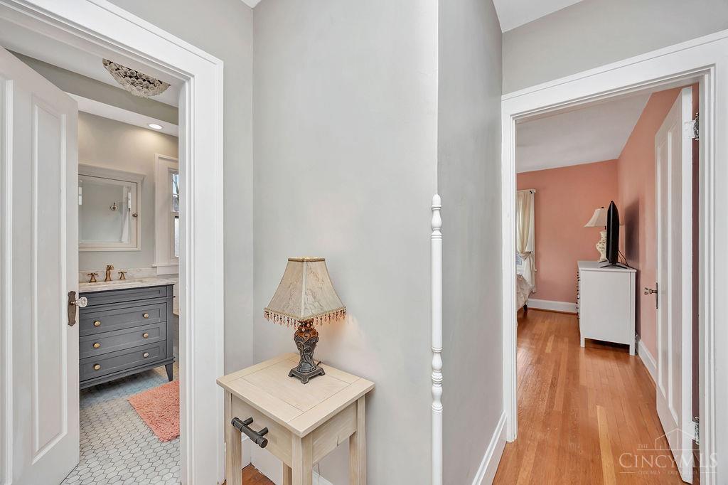 2913 Madison Road Cincinnati, OH 45209 - Photo 31 of 45