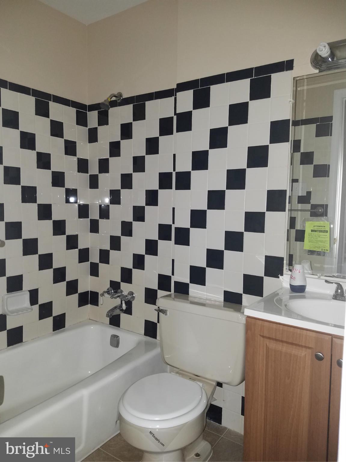 2855 Seminole Road Woodbridge, VA 22192 - Photo 8 of 21 Bath