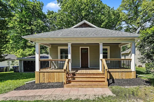 $427,000 | 226 South Barker Street, New Buffalo, MI 49117