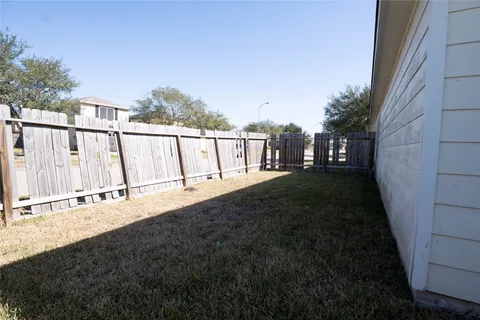 a view of a backyard with pathway