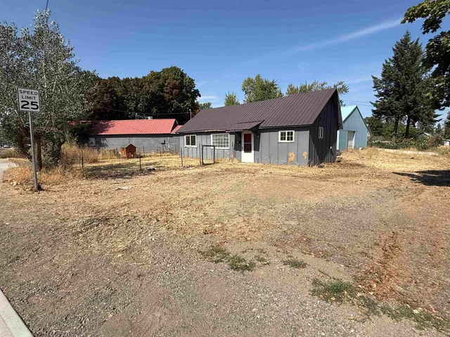 $325,000 | 711 East Lake Street, Medical Lake, WA 99022