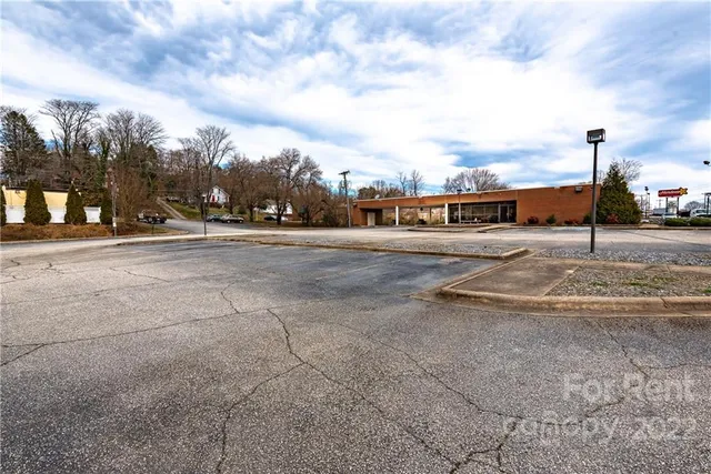 $3,500 | 676 Morganton Boulevard Southwest, Lenoir, NC 28645