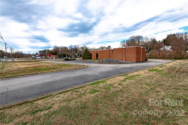 $3,500 | 676 Morganton Boulevard Southwest, Lenoir, NC 28645