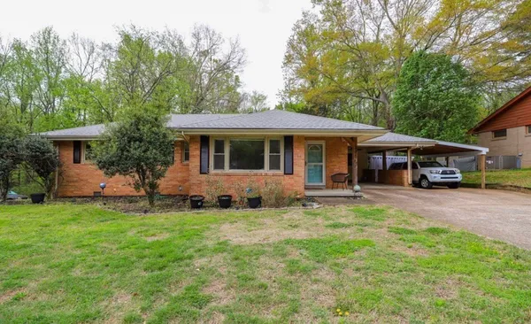 $329,900 | 311 Oakwood Lane, Paris, TN 38242