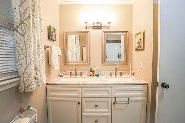 $329,900 | 311 Oakwood Lane, Paris, TN 38242