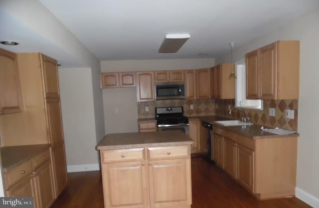 109 Yeoman Road Manahawkin, NJ 08050 - Photo 3 of 27