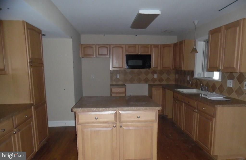 109 Yeoman Road Manahawkin, NJ 08050 - Photo 4 of 27