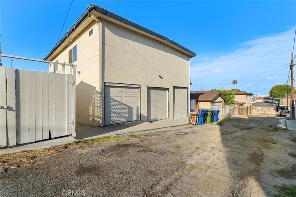 947 West 17th Street San Pedro, CA 90731 - Photo 12 of 24 a view of a house with a street