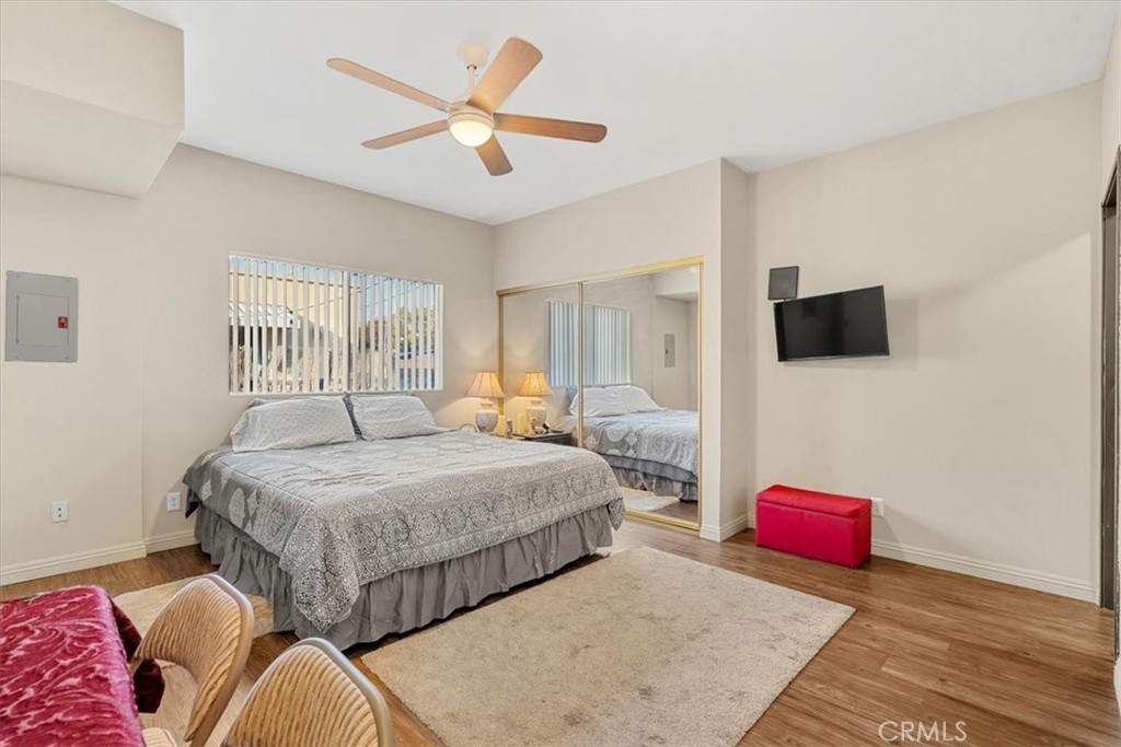 947 West 17th Street San Pedro, CA 90731 - Photo 10 of 24 a bedroom with two beds and a flat screen tv