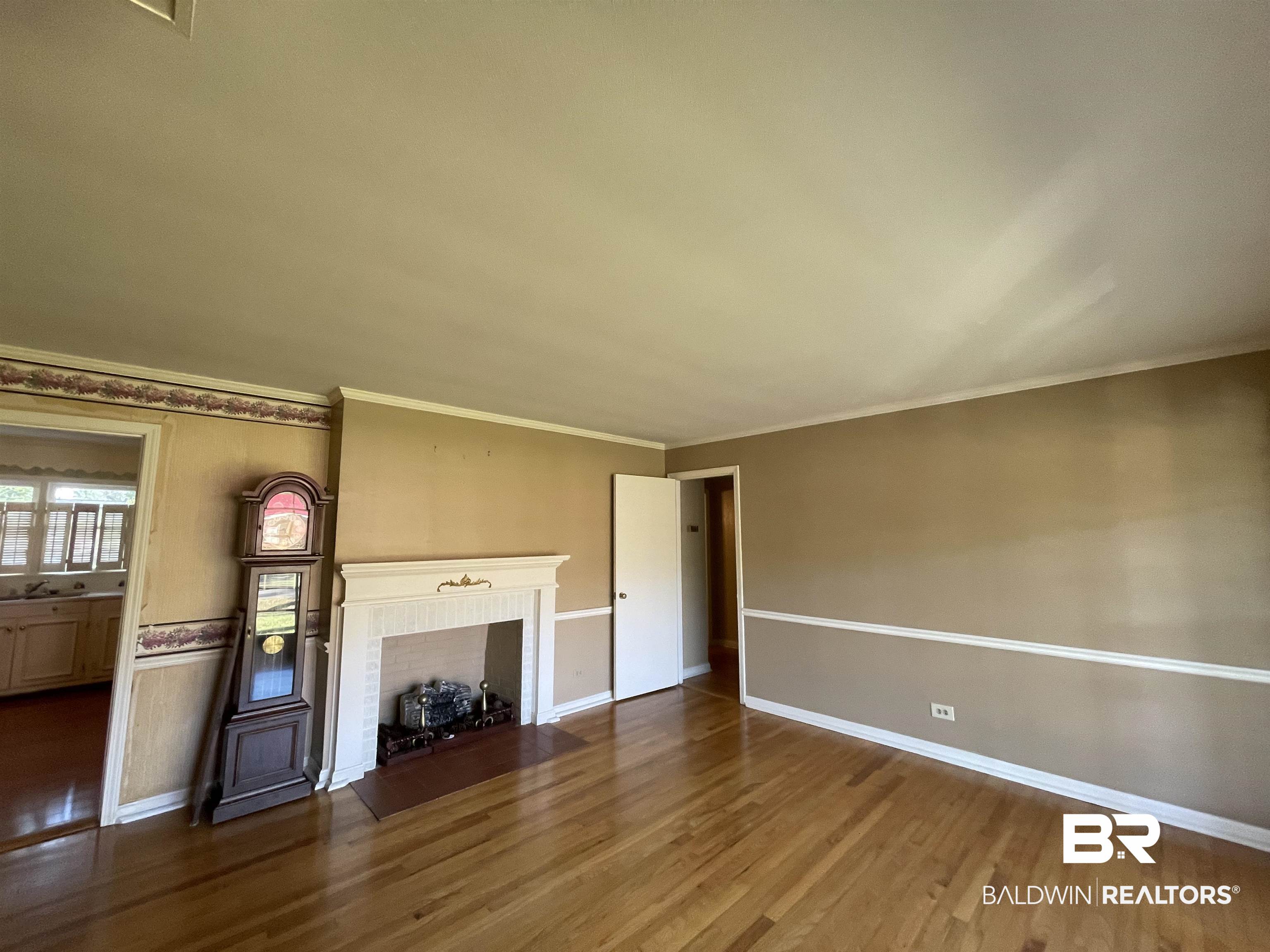 28 Confederate Circle Monroeville, AL 36460 - Photo 14 of 25 Living Room - Dining Room