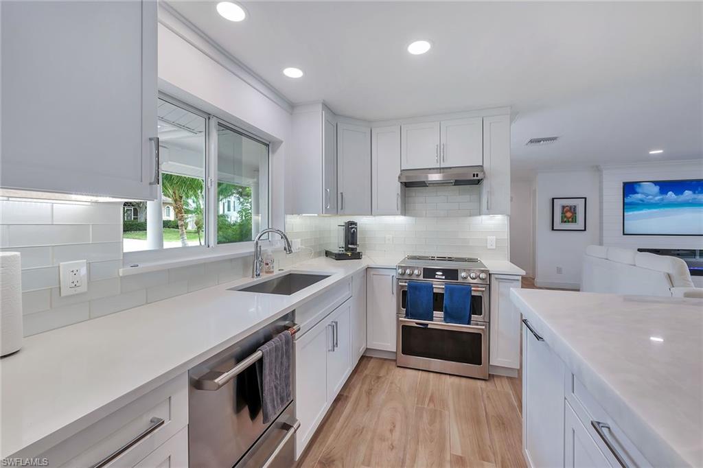 418 Germain Avenue Naples, FL 34108 - Photo 13 of 46