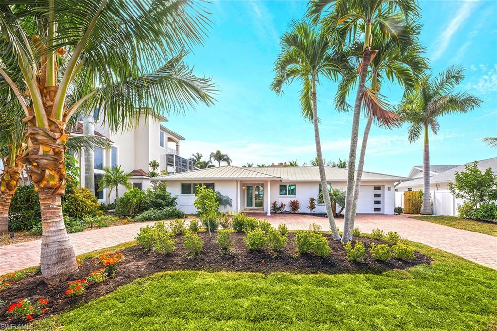 418 Germain Avenue Naples, FL 34108 - Photo 3 of 46