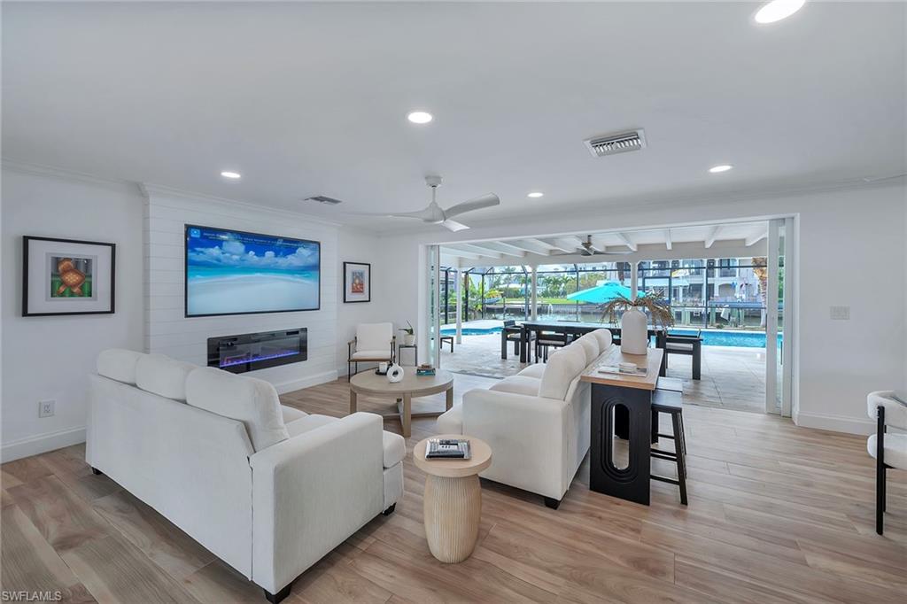 418 Germain Avenue Naples, FL 34108 - Photo 5 of 46