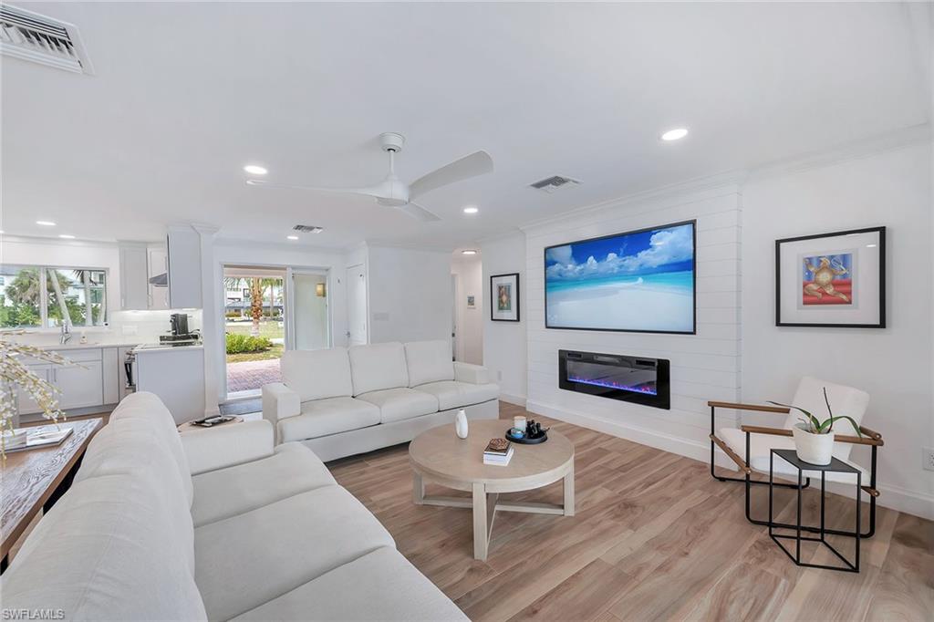 418 Germain Avenue Naples, FL 34108 - Photo 8 of 46