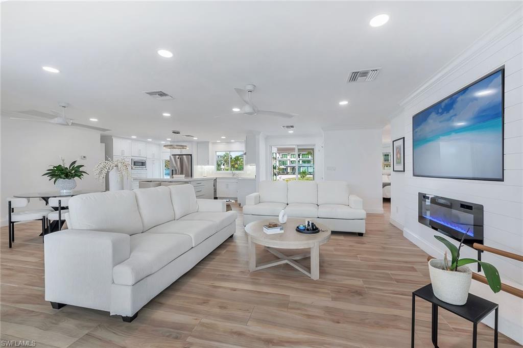 418 Germain Avenue Naples, FL 34108 - Photo 10 of 46