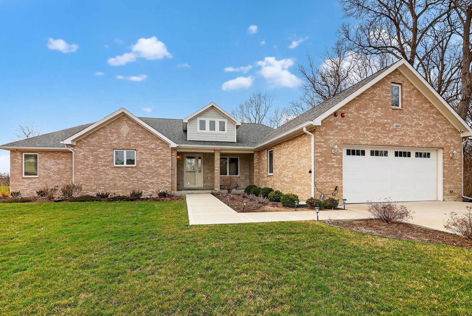 669 Byron Avenue Addison, IL 60101 - Photo 1 of 30 Gallery Image 1