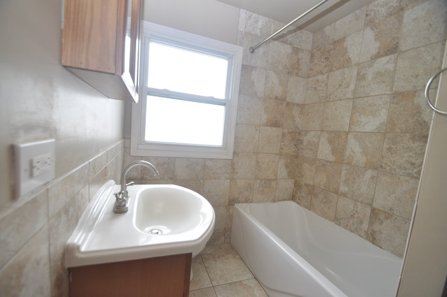 1845 Fargo Street Des Plaines, IL 60018 - Photo 5 of 11