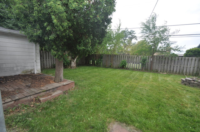 1845 Fargo Street Des Plaines, IL 60018 - Photo 9 of 11
