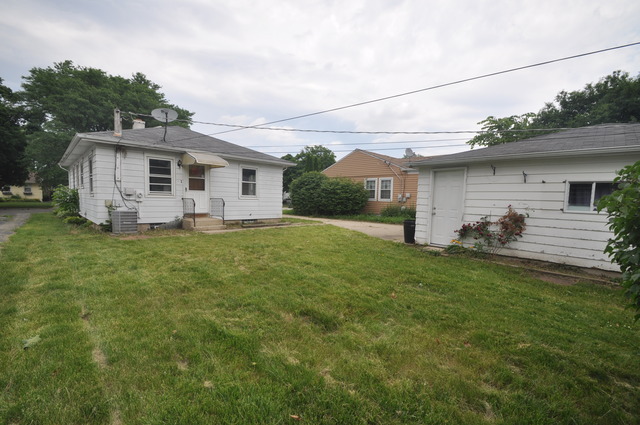 1845 Fargo Street Des Plaines, IL 60018 - Photo 10 of 11