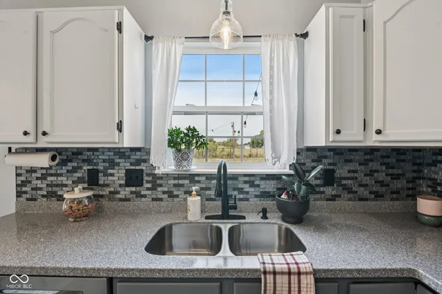 $359,900 | 216 Oakview Drive, Mooresville, IN 46158