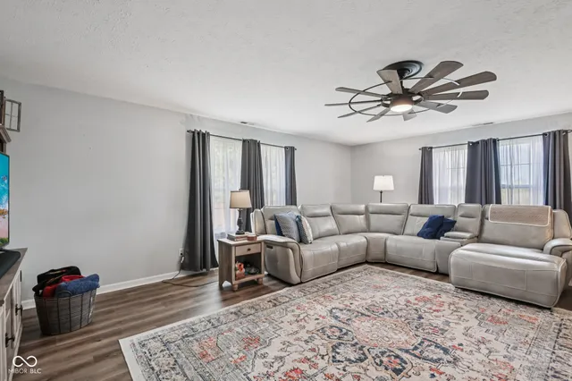 $359,900 | 216 Oakview Drive, Mooresville, IN 46158