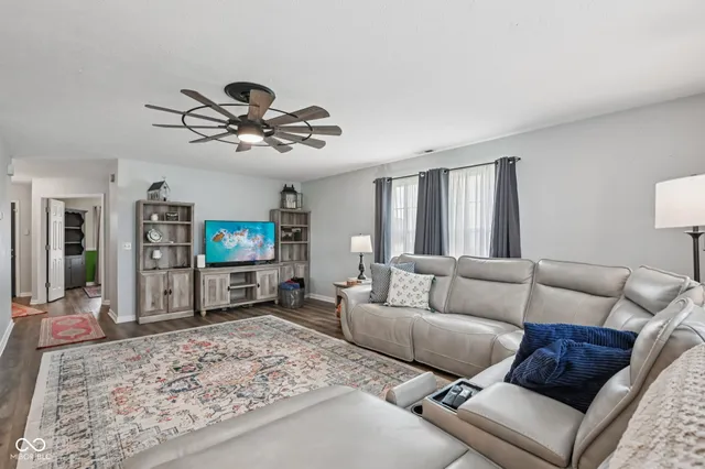 $359,900 | 216 Oakview Drive, Mooresville, IN 46158