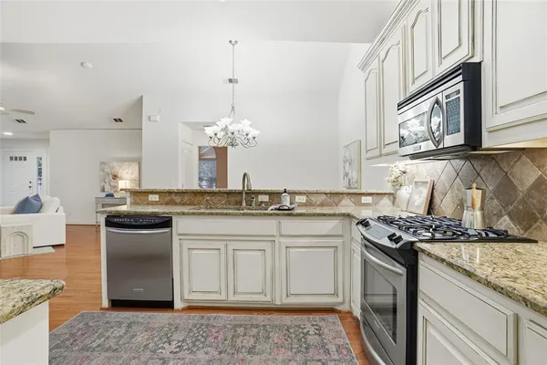 $419,900 | 3211 Rosemeade Drive, Unit 1313, Fort Worth, TX 76116