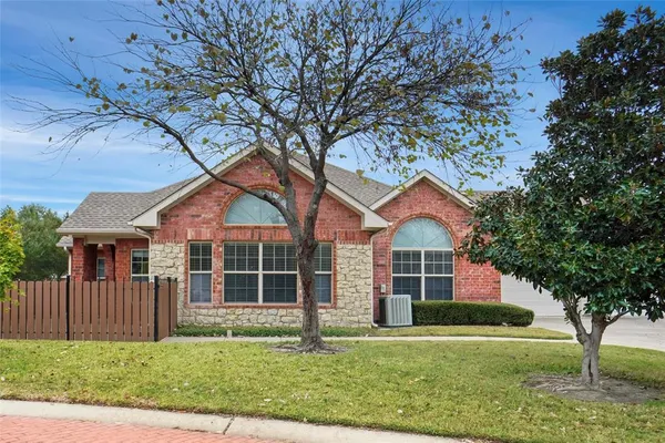 $419,900 | 3211 Rosemeade Drive, Unit 1313, Fort Worth, TX 76116