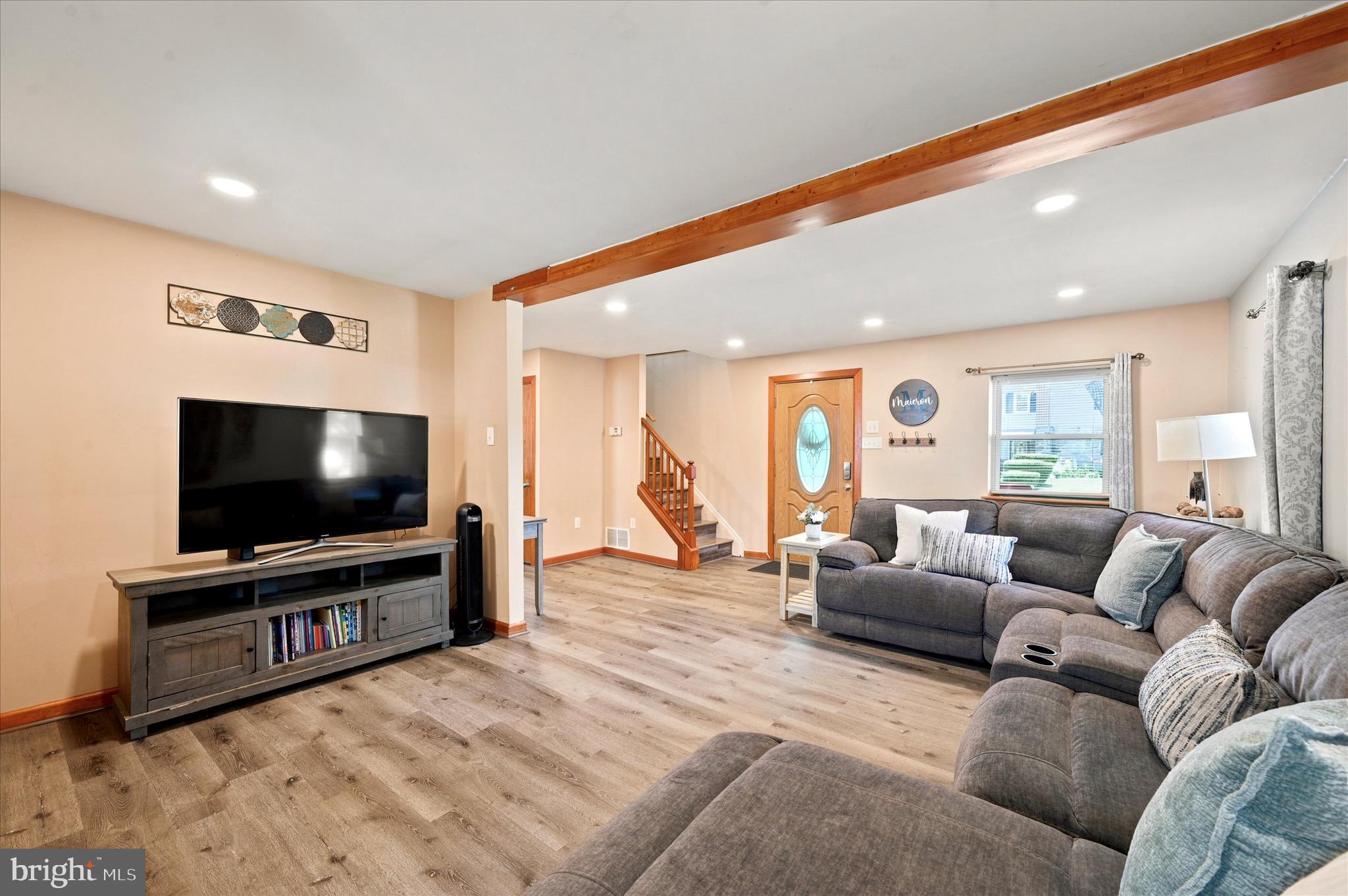 747 Surrey Road Aldan, PA 19018 - Photo 7 of 25 Living room