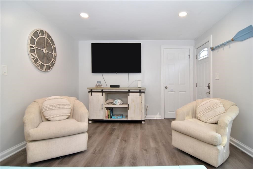 194 South Pier Road Narragansett, RI 02882 - Photo 6 of 30