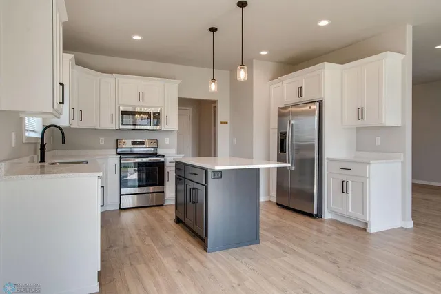 $442,400 | 6797 28th Street South, Fargo, ND 58104