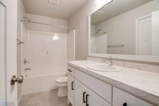 $442,400 | 6797 28th Street South, Fargo, ND 58104